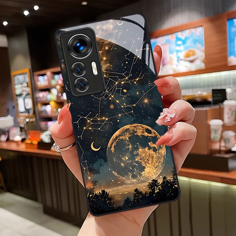 Receipt Printer Thermal - Redmi Note 15、14、13、12、11 PRO 5G、4G対応。濃い青色の月と星座の模様が描かれた、耐衝撃性に優れたガラス製スマートフォンケース。