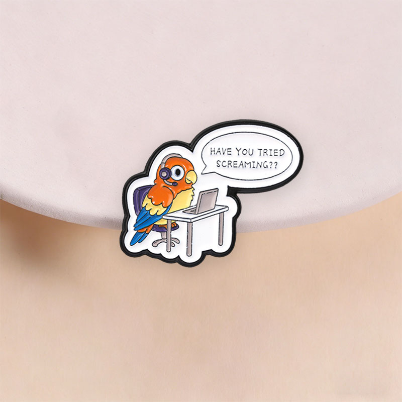 「Screaming Enamel Pin」の漫画風デザイン - Office Technician のレビューと価格